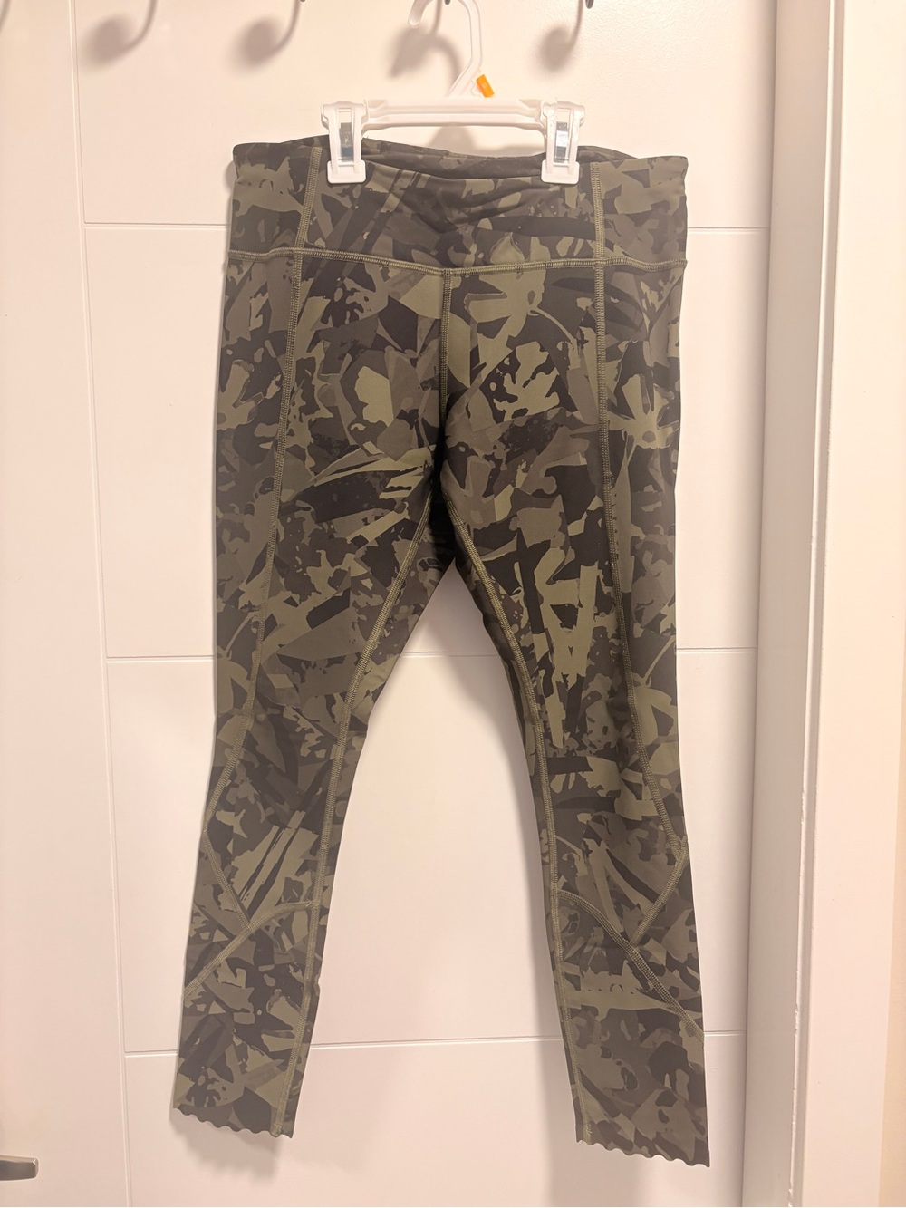 Ladies Lululemon Olive Camo Active Leggings